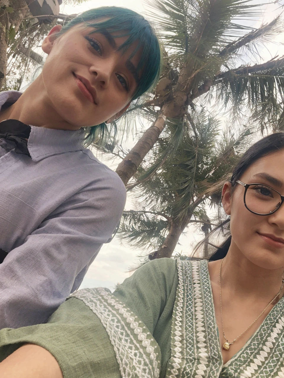 Girl with green hair and blue eyes With a kimono with a man Handsome with long black hair The girl is older than the man