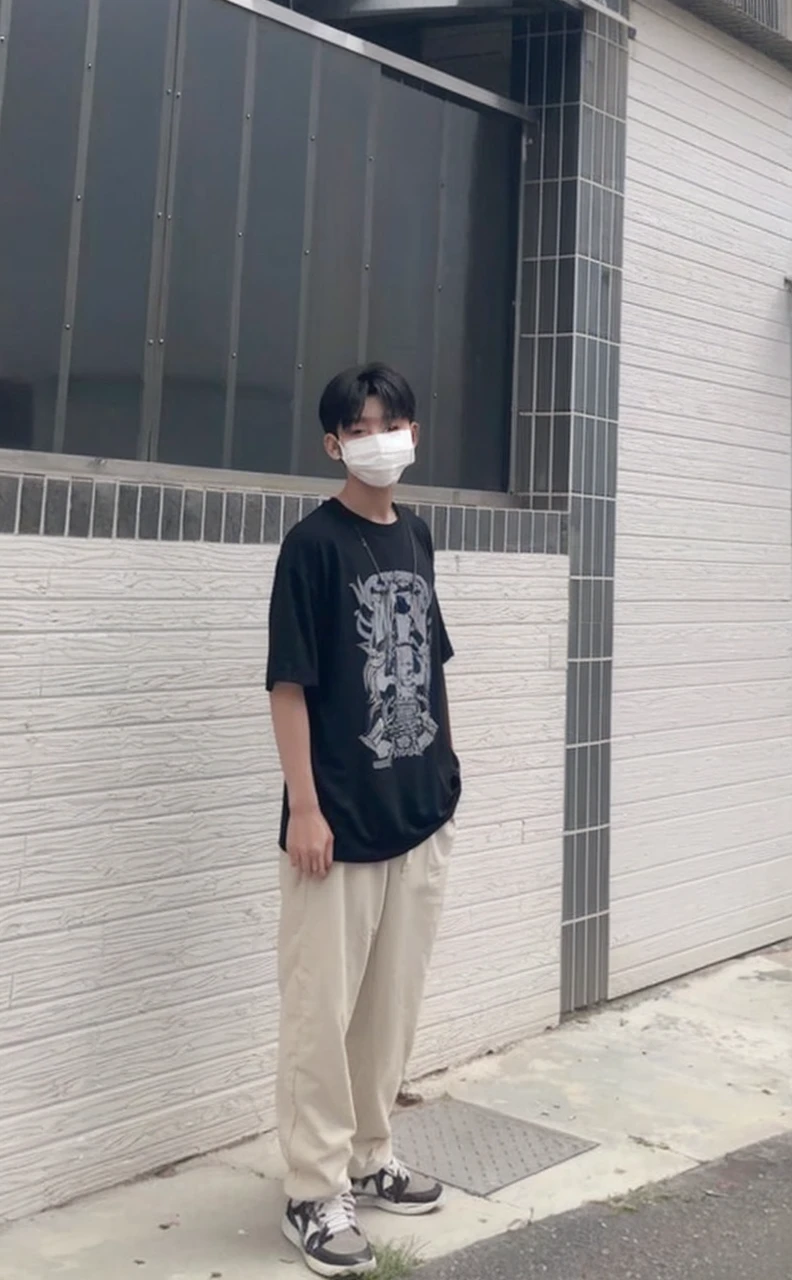 185cm tall, big eyes, slightly broken hair