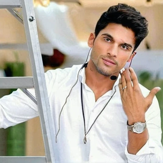 score_9, score_8_up, score_7_up, realistic picture ,handsome men , office