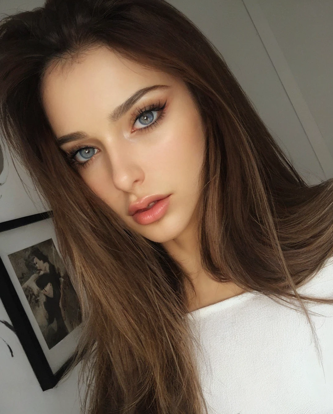 A beautiful woman, ultra-realistic cinematic photography, award-winning, fine art, detailed eyes, detailed lips, extremely detailed face, long eyelashes, beautiful skin, elegant pose, dramatic lighting, vivid colors, cinematic, photorealistic, 8k, best quality, masterpiece