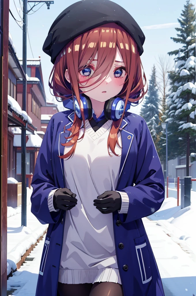 Mikunakano, miku nakano, Long Hair, bangs, blue eyes, Brown Hair, shirt, Hair between the eyes,blush, Open your mouth,White Breath,Scarf,Headphones around neck,Knitted hat,Blue long coat,V-neck sweater,Long skirt,Black pantyhose,Shorts Fluffy gloves,Are standing,Snow is piled up,It&#39;s snowing,whole bodyがイラスト入るように,Hidden in a building with a roof,
break outdoors, 駅
break looking at viewer, whole body,
break (masterpiece:1.2), Highest quality, High resolution, unity 8k wallpaper, (figure:0.8), (Beautiful attention to detail:1.6), Highly detailed face, Perfect lighting, Highly detailed CG, (Perfect hands, Perfect Anatomy),