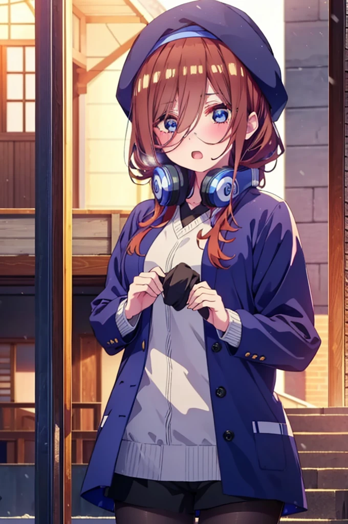 Mikunakano, miku nakano, Long Hair, bangs, blue eyes, Brown Hair, shirt, Hair between the eyes,blush, Open your mouth,White Breath,Scarf,Headphones around neck,Knitted hat,Blue long coat,V-neck sweater,Long skirt,Black pantyhose,Shorts Fluffy gloves,Are standing,Snow is piled up,It's snowing,whole bodyがイラスト入るように,Hidden in a building with a roof,
break outdoors, 駅
break looking at viewer, whole body,
break (masterpiece:1.2), Highest quality, High resolution, unity 8k wallpaper, (figure:0.8), (Beautiful attention to detail:1.6), Highly detailed face, Perfect lighting, Highly detailed CG, (Perfect hands, Perfect Anatomy),