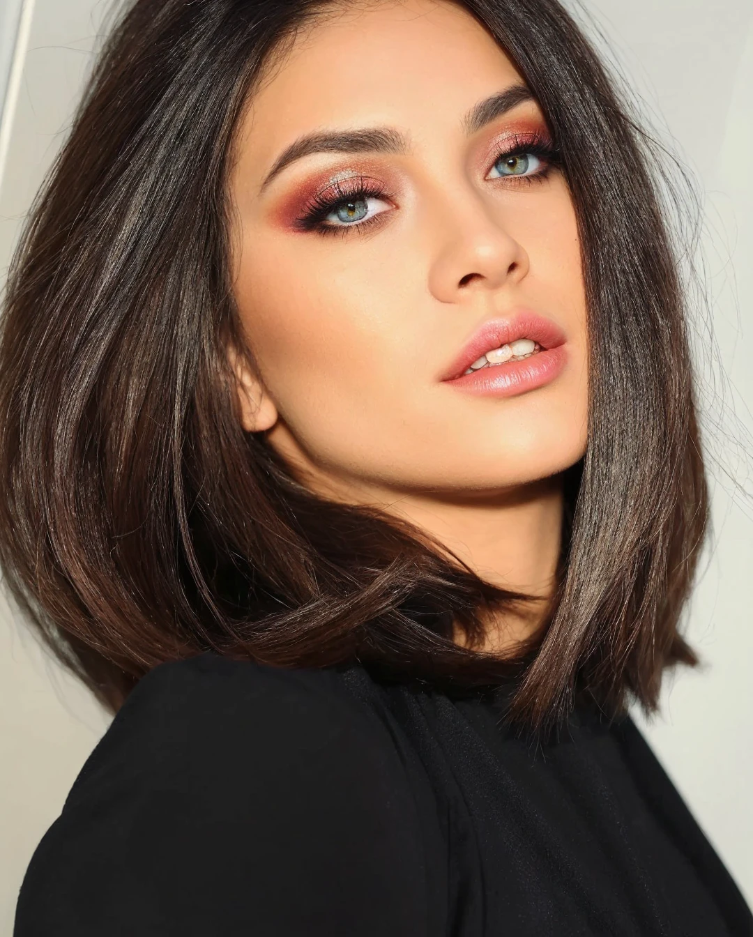 a gorgeous detailed woman with stunning eyes, full lips, and dark hair, hyperrealistic, magnetic and amazing, (best quality,4k,8k,highres,masterpiece:1.2),ultra-detailed,(realistic,photorealistic,photo-realistic:1.37),HDR,UHD,studio lighting,ultra-fine painting,sharp focus,physically-based rendering,extreme detail description,professional,vivid colors,bokeh, make-up 
