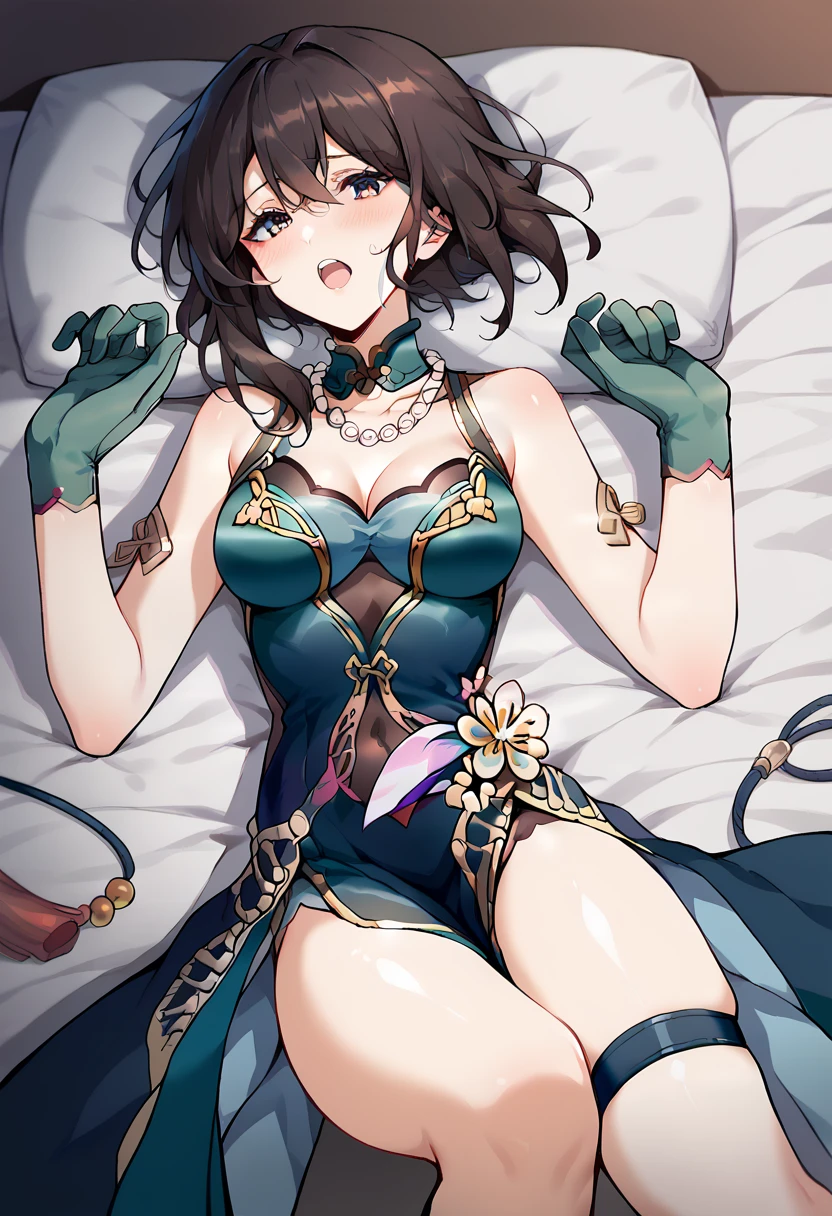 1 Girl, ruan mei \(Collapse: Star Trails\), Solitary, cheongsam, Green gloves, Hair accessories, Separate collar, necklace, Thigh straps, carpet, lie, bed sheet, Looking at the audience, Back to, blush, Open your mouth, hands up