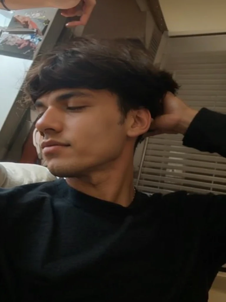 Sexy shirtless egar