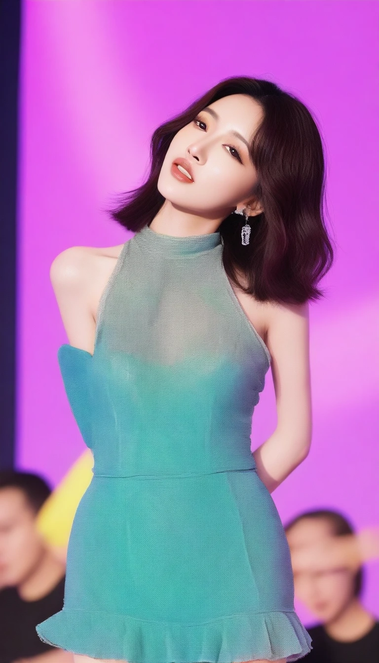 Chanmina performing on a glamorous stage。She is wearing stylish street fashion、The background features colorful lighting and an energetic crowd.。Chanmina's expression is full of confidence.、Holding a microphone。