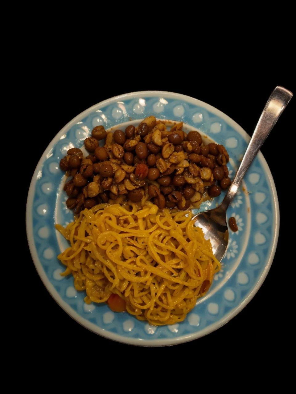 Make it look like a plate of food on a aethetic srt table of a cute cafe