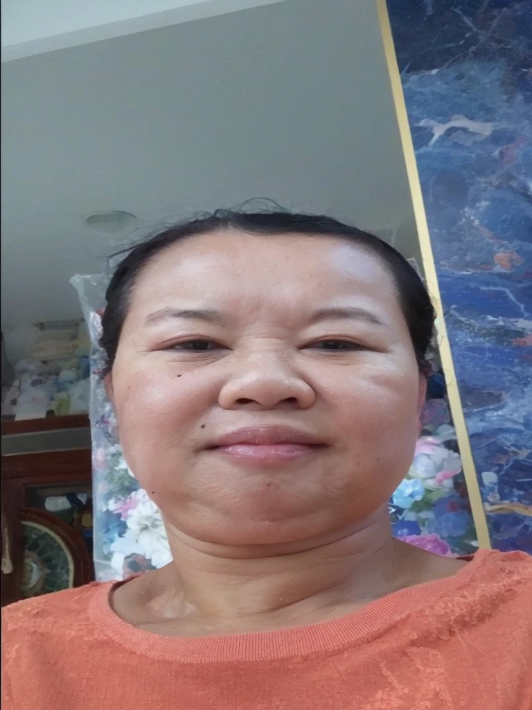Chubby mature women 50s full body