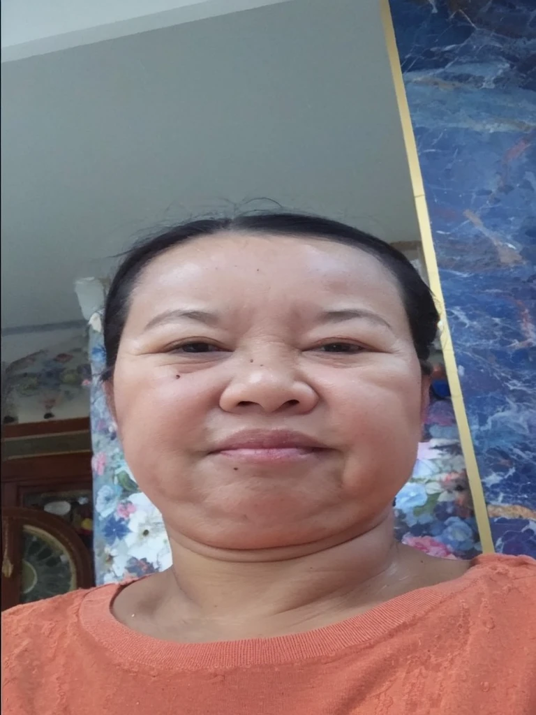 Chubby mature women 50s full body