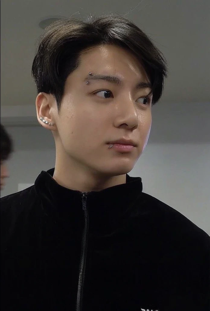 Jungkook, blonde and bald 