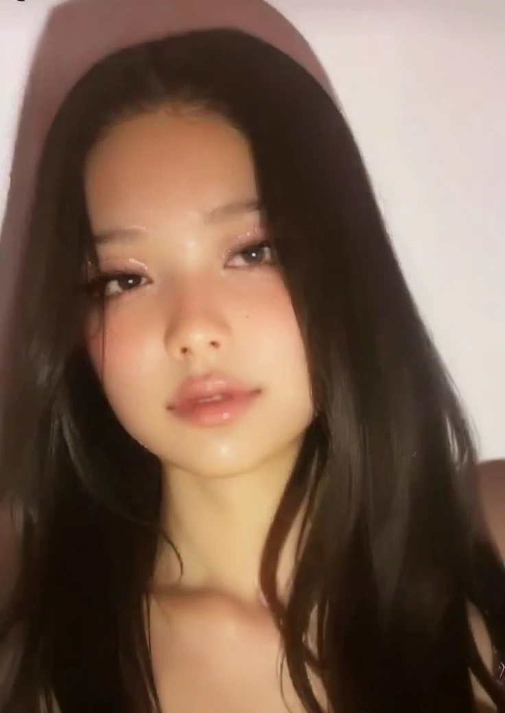 Blonde Korean girl with pink fluffy lips [32K HD]