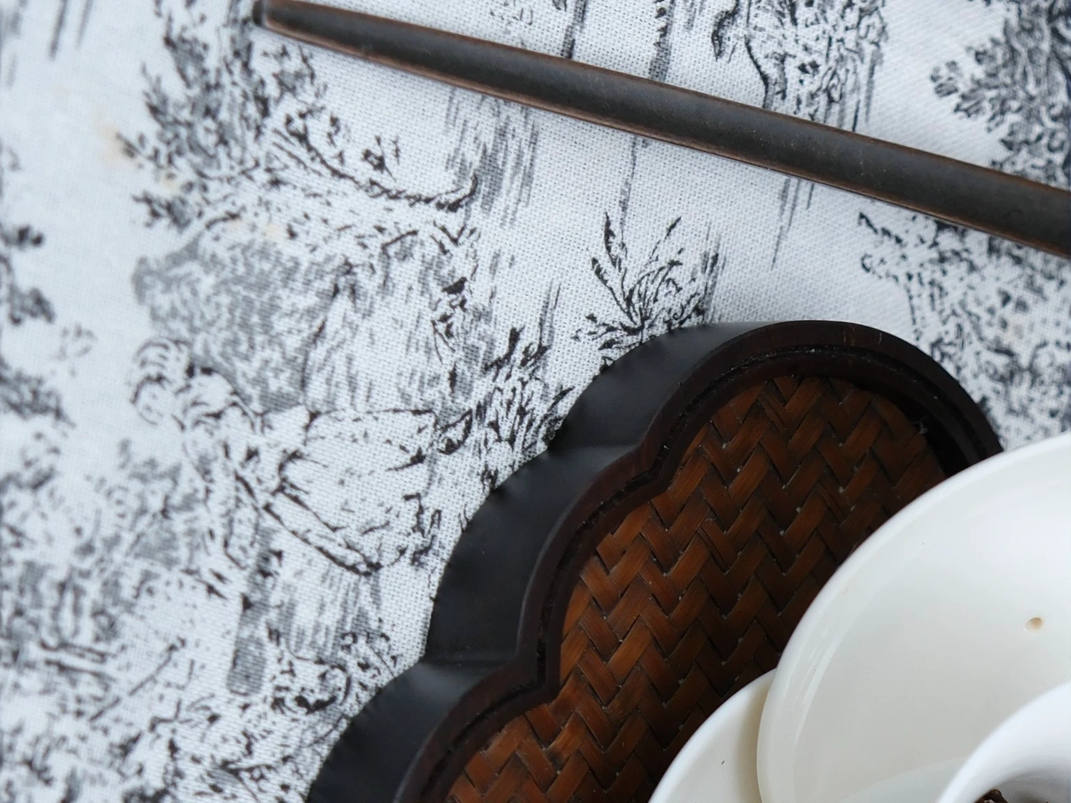 there are two cups of Tea and two cups of Tea on a tray, qiangshu, inspired by Cao Buxing, Inspired by Cui Bai, Tea, inspired by Cao Zhibai, Inspired by Wang Lu, Product introduction photos, sha xi, Wang Chen, Tea drinking and paper lanterns, Sichuan, Inspired by Gu An
