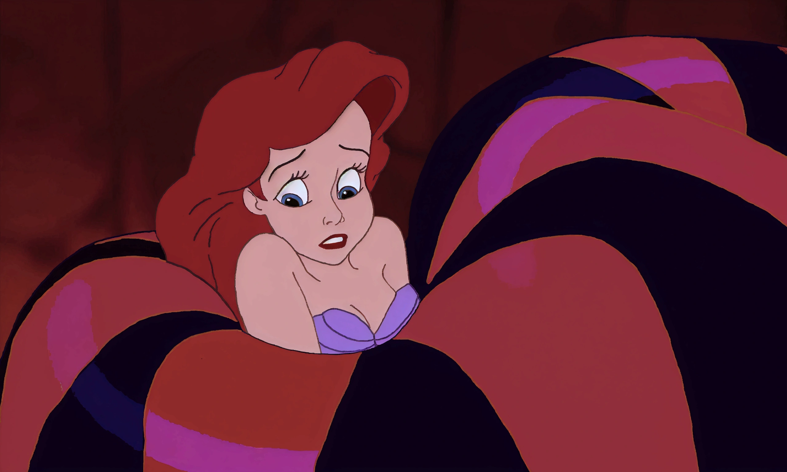 Araffe est allongé sur un lit avec une couverture rouge et noire, ariel the Sirène, the Sirène, Sirène, Princesse Ariel, Ambiance Disney classique, animation disney 2d encore, capture d'écran du film, Megara, jessica lapin, emma watson as jessica lapin, méchante de Disney, mais un regard sévère à son sujet, pose désespérée, taché », la nuit!