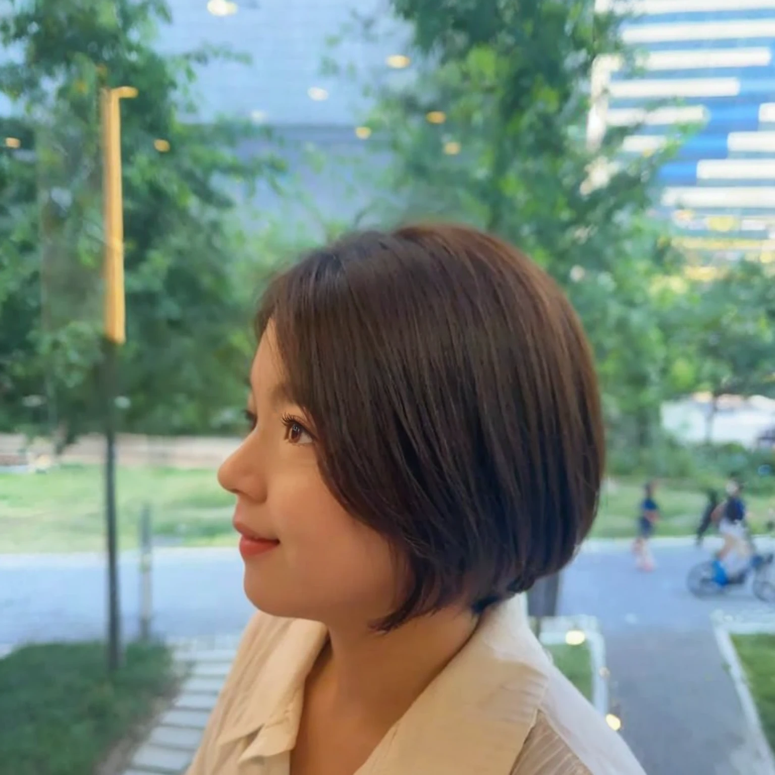 Best Quality, 8k, Masterpiece, (Portrait: 1.3), (photo realistic:1.4), (hyper realistic:1.4), Sharp Focus, looking at viewer, (smoother lighting:1.1), (increase cinematic lighting quality:0.9), realistic lighting, backlighting, light on face, ray trace, (brightening light:1.2), (Increase quality:1.4), sharp detail, (best quality real texture skin:1.4), finely detailed eyes, finely detailed face, 25 year old Korean woman