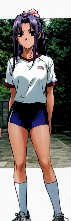 Momoko Koigakubo, a tall girl with beautiful legs, is standing with a black-haired girl in gym clothes.。