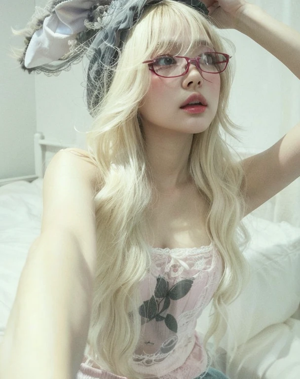 full lips, doll lips, large eyes