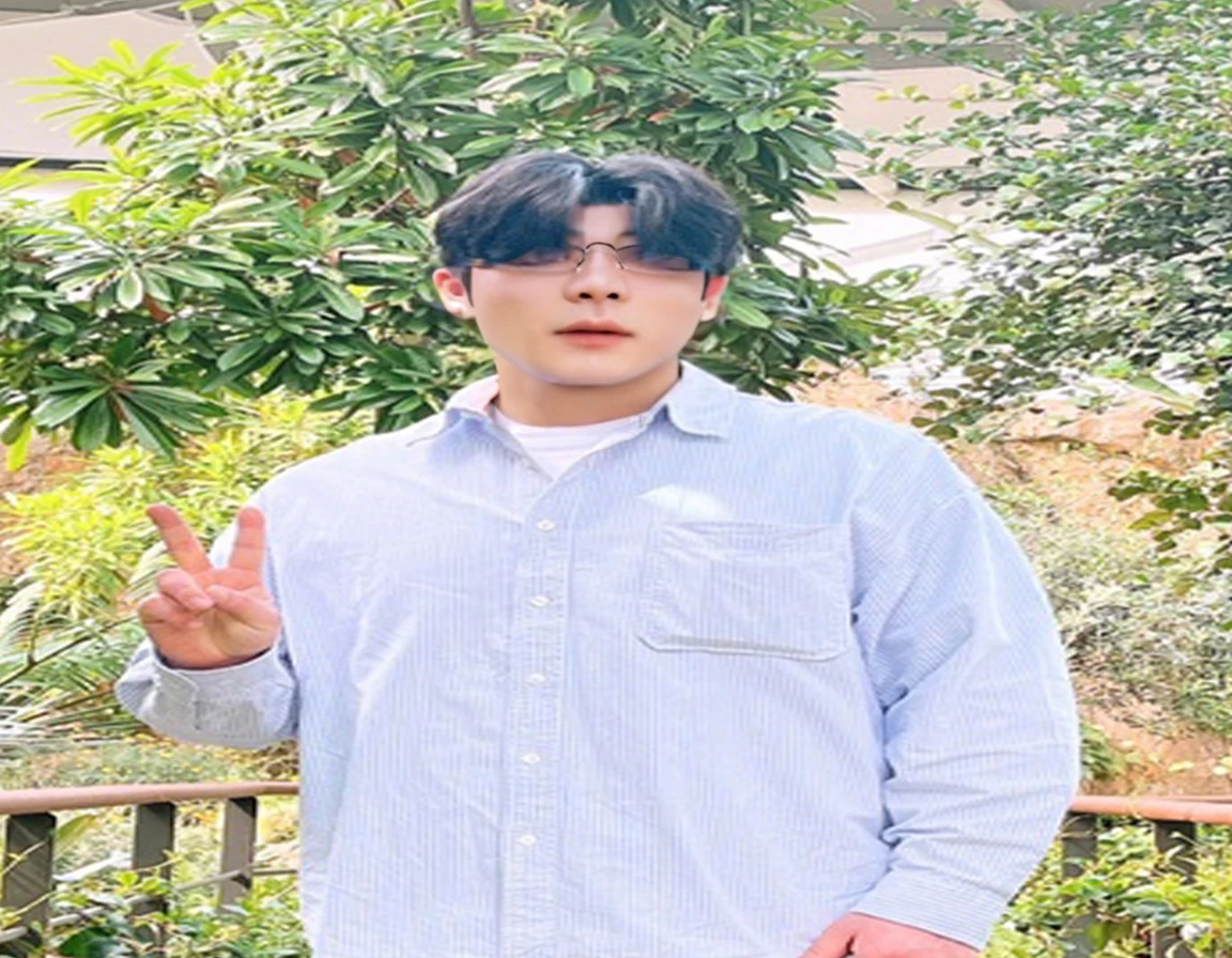 Best Quality, 8k, Masterpiece, (Portrait: 1.3), (photo realistic:1.4), (hyper realistic:1.4), Sharp Focus, looking at viewer, (smoother lighting:1.1), (increase cinematic lighting quality:0.9), realistic lighting, backlighting, light on face, ray trace, (brightening light:1.2), (Increase quality:1.4), sharp detail, (best quality real texture skin:1.4), finely detailed eyes, black_eyes, finely detailed face, 25 year old Korean man, (swearter_shirt:1.4), wear glasses, (Create an image maintaining the original base model hairstyle:1.5)