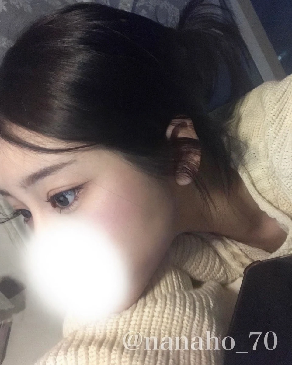 There was a woman lying down，hand on chin, Hand on cheek, hand on her chin, close-up face, pouty face, small lips pointy nose, She has a cute face, blank expression on her face, Bored expression, aquiline nose!!, close up at face, Help me, pleading face, Pouting