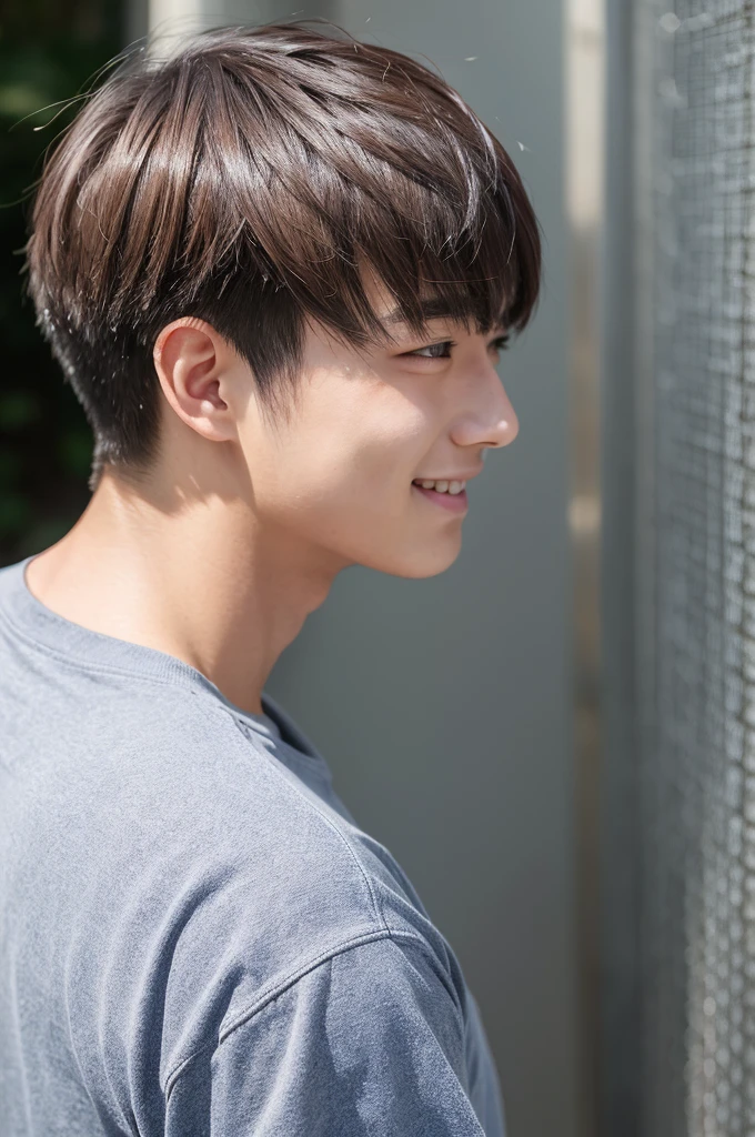 20-year-old male Japanese casual Handsome Hair Color Ash hair color short hair Short hair, transparent hair color A side view of translucent hair Simple clothing Simple background natural smile