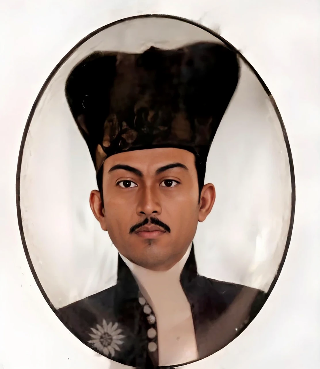 Indonesian Muslim man, aged 45 years or above, naturally wrinkled brown skin, wearing a high black head covering with detailed patterns and Kanigaran style clothes with the nuances of a great king, clear round glaring eyes, long eyebrows, small sharp nose, slightly thick lips, closed mouth, mustache Thick black, realistic HD quality images.