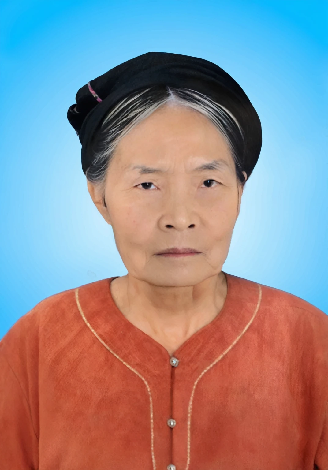 Highly realistic photo, Portrait of a 65 year old Vietnamese old woman, white hair, square face