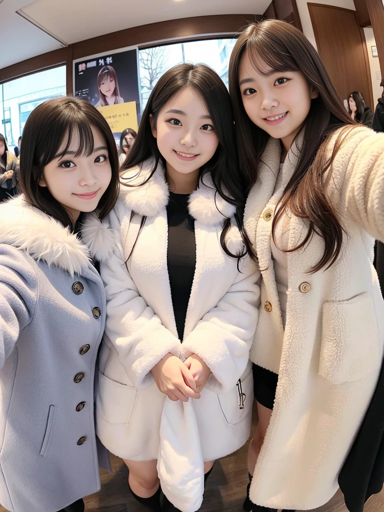 Group photo of female college students、knit、fluffyの毛皮。fluffy。Three beautiful Japanese girls 、Outside in the middle of winter、Winter coat、Heavy coat、Fur Cape、Fur Cuffs、Selfie pose、Smiling and looking at the audience((Fisheye Lens))