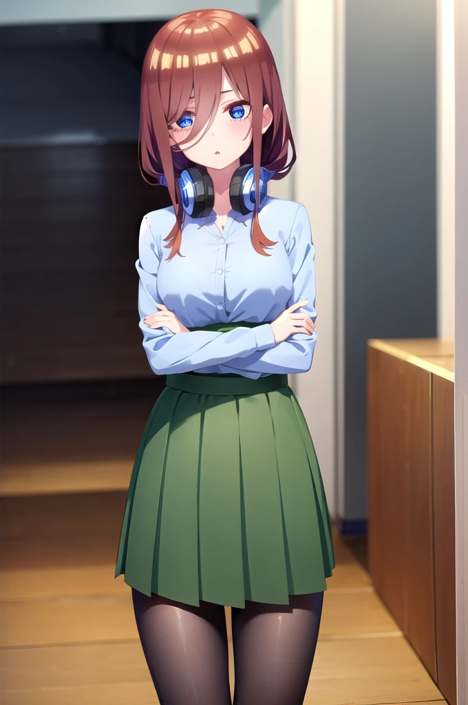 mikunakano, miku nakano, long hair, bangs, blue eyes, brown hair, shirt, hair between eyes, headphones, cardigan, headphones around neck, BREAK skirt, shirt, long sleeves, white shirt, pantyhose, pleated skirt, black pantyhose, green skirt, BREAK indoors, classroom,school, BREAK looking at viewer, BREAK (masterpiece:1.2), best quality, high resolution, unity 8k wallpaper, (illustration:0.8), (beautiful detailed eyes:1.6), extremely detailed face, perfect lighting, extremely detailed CG, (perfect hands, perfect anatomy),