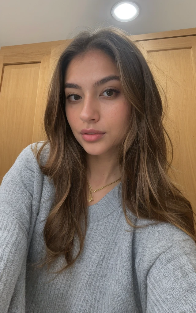 Довольно красивая русская девушка делает selfie, looking at the camera , selfie, LF, Very detailed, 19 years, innocent face, Brown hair, naturally wavy hair, Brown eyes, A high resolution, masterpiece, へそが見えている 