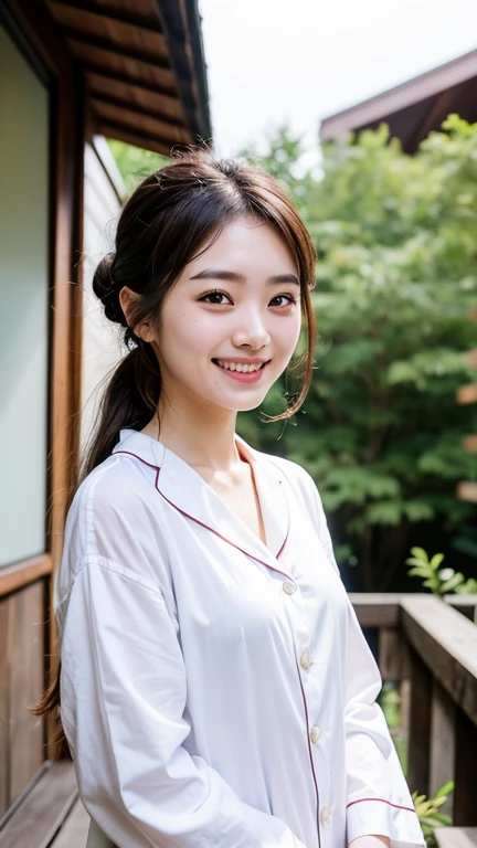 high resolution、Japanese women、cute、Small face、Long Hair、Brown Hair Color、The eyebrows are thin、Woman in her 20s、Outdoor shooting、White pajamas、A big smile、Hair tied back
