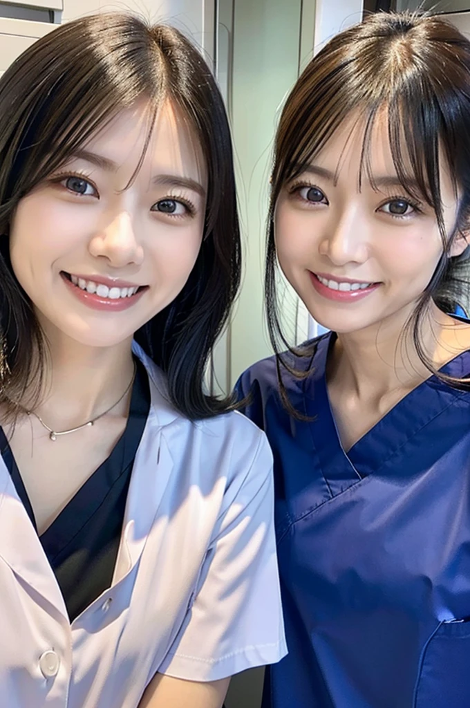 Male dentist and female dental hygienist　２people　A good business partner　日本people　Handsome Men and Beautiful Women　Wear black scrubs　Upper body close-up　high resolution　high resolution　Highest quality　smile　Shooting outside