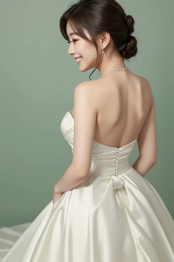 Back view、smile、A green wedding dress with a bit of back、Beautiful Skin、White background、Korean women、Ultra-high quality camera