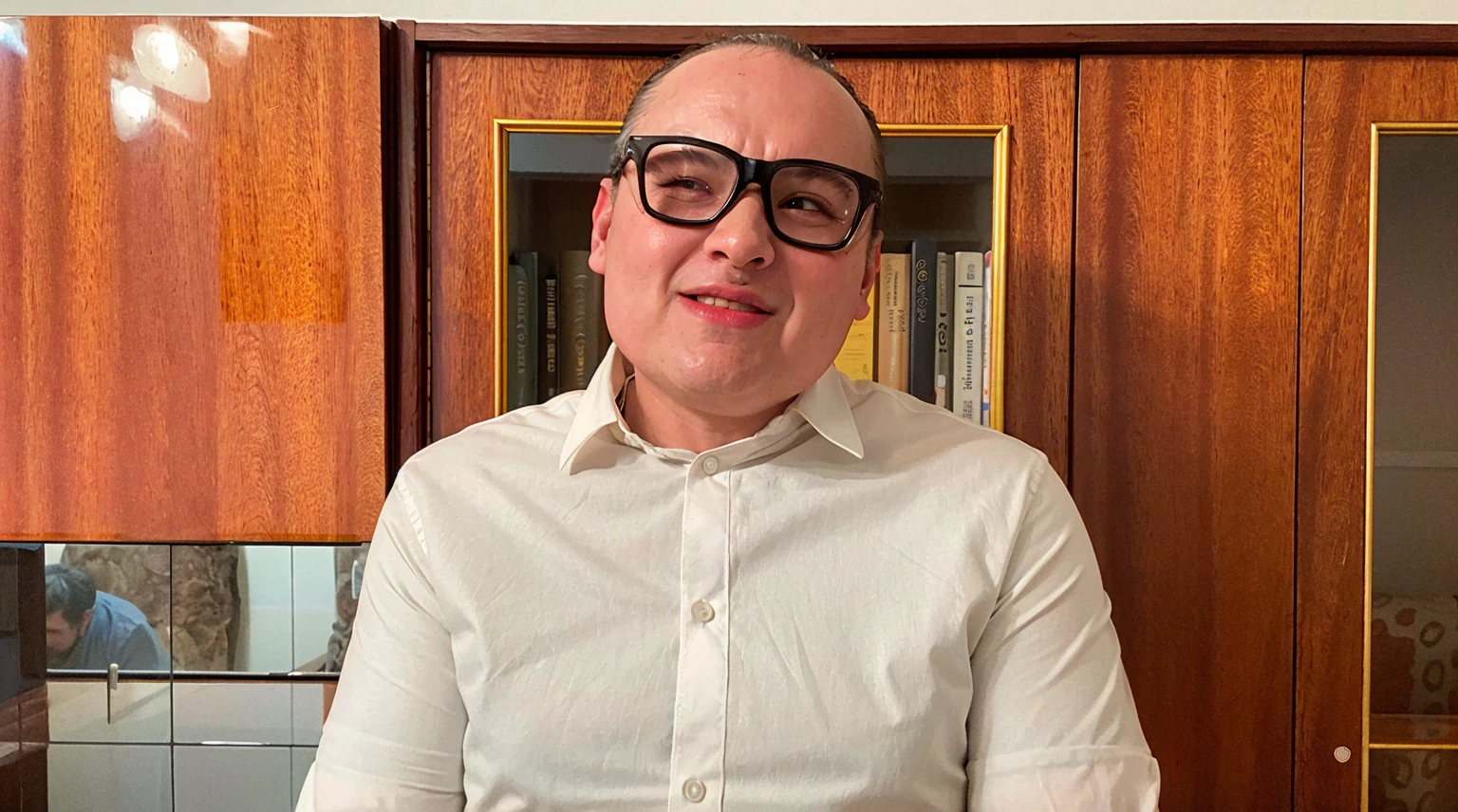 man, 8k,raw photo,best quality, octane render, masterpiece (photorealistic:1.2), professional lighting extremely detailed face, light on the face, cinematic lighting, highly detailed