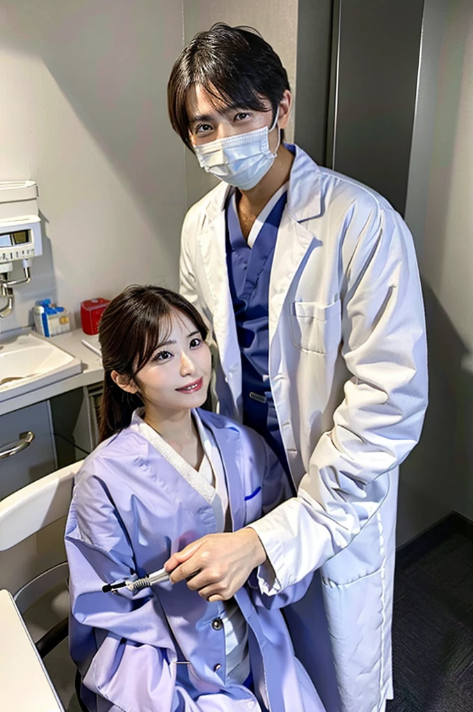 dentist　male　Japanese　Visiting the clinic　Treating a patient　Wearing a lab coat　Scene during treatment　Private house