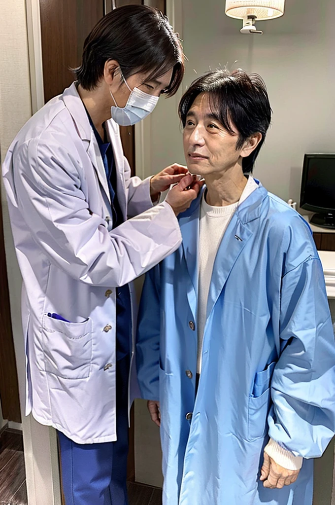 dentist male Japanese Visiting the clinic Treating a patient The patient is elderly Wearing a lab coat Scene during treatment Treatment in a private home