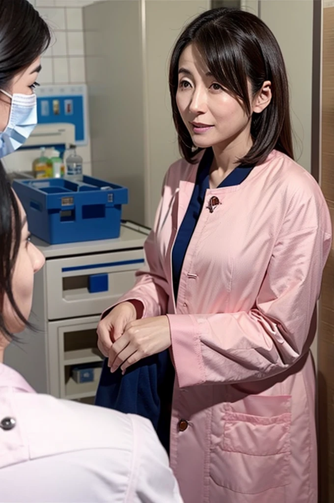 Elizabeth Sladen, 比基尼