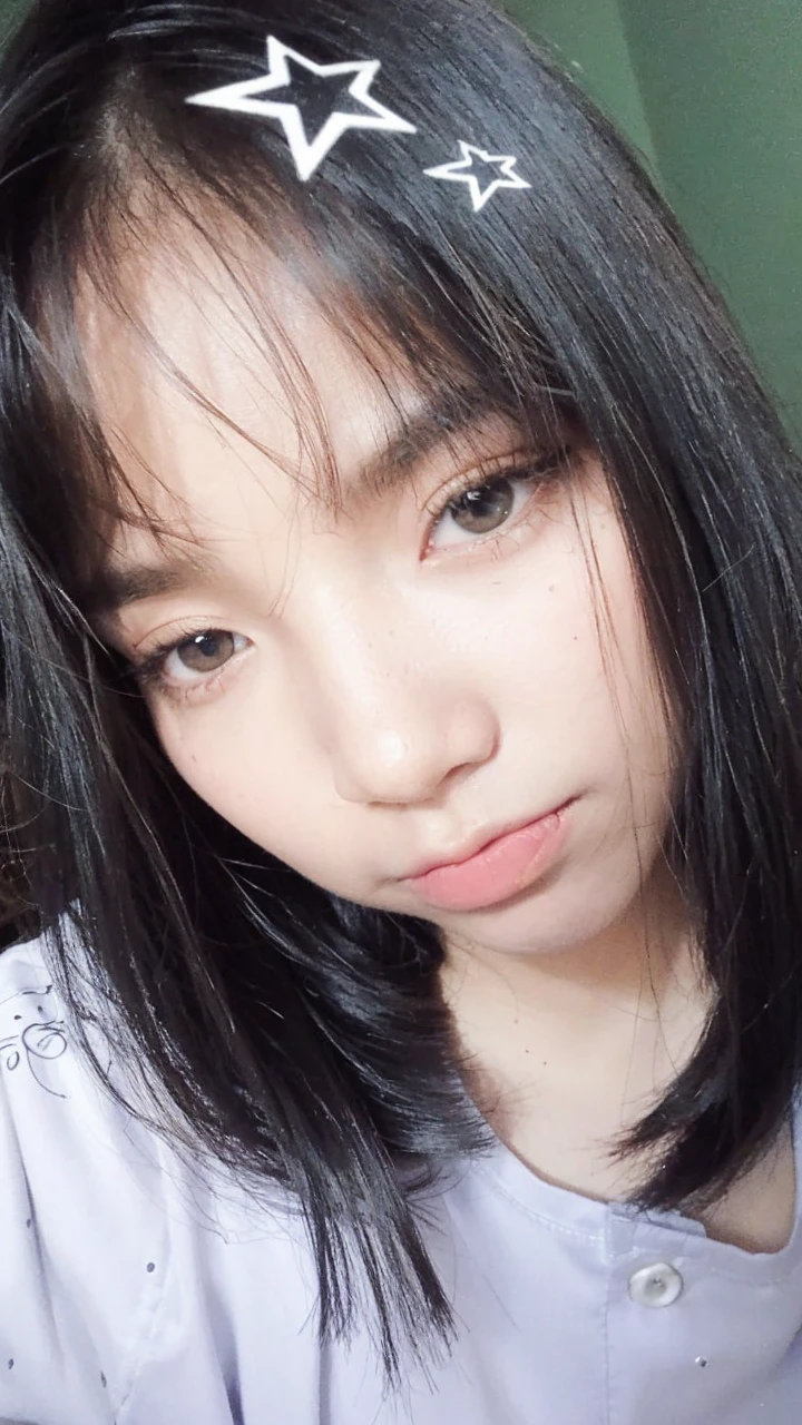 beautiful, masterpiece, best quality, extremely detailed face, perfect lighting, 1girl, solo, sketch, marnie (pokemon), green eyes, asymmetrical bangs, backpack, bag, black choker, black jacket, blurry, blurry background, choker, closed mouth, dress, from behind, indoors, jacket, long sleeves, looking at viewer, looking back, off shoulder, pink dress, red bag, solo