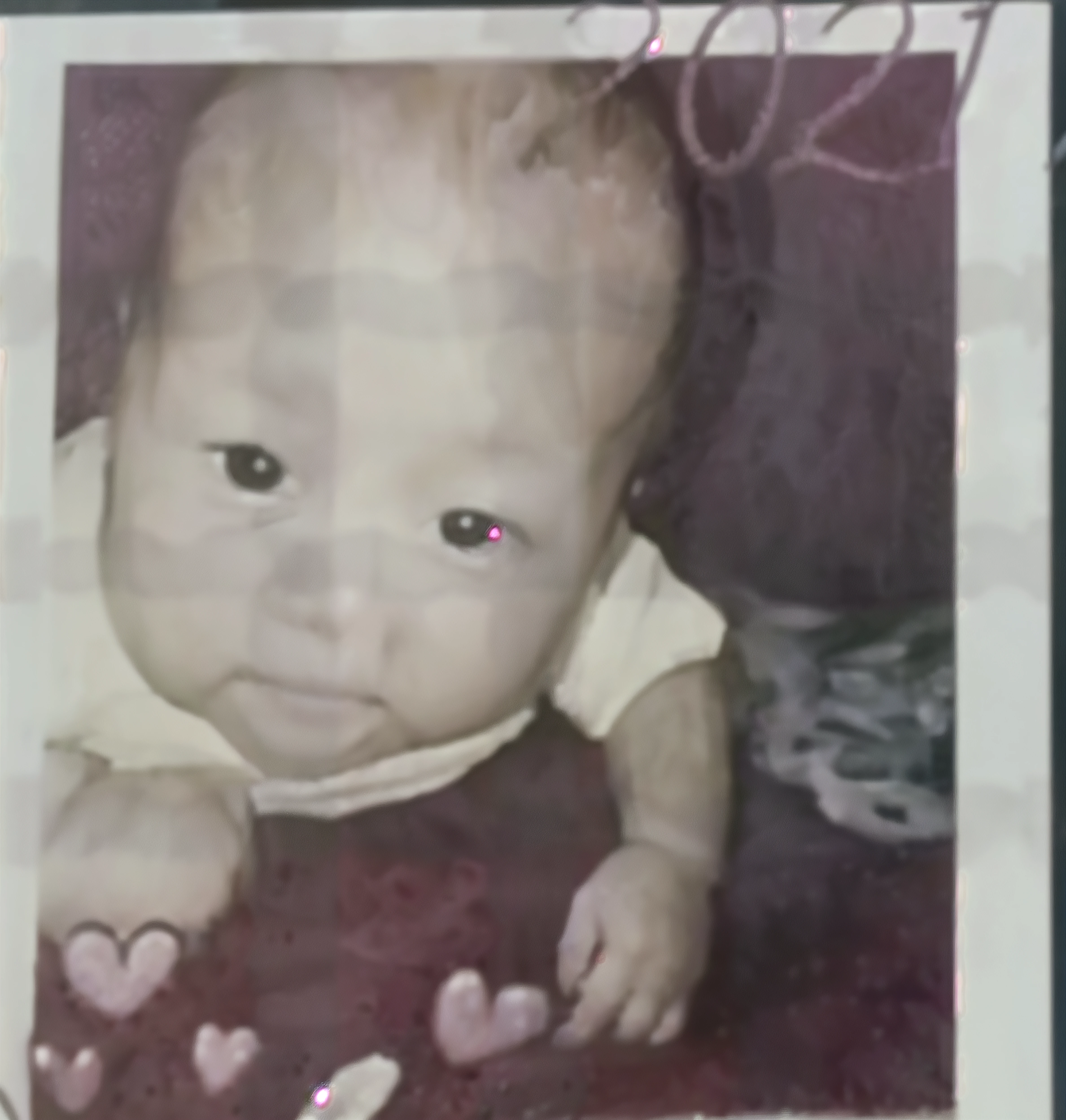 ((Night, Realistic Light, Best Quality, 8K, Masterpiece: 1.3)), 1girl, Slim Beauty: 1.4, Abs: 1.1, (Brown hair, Medium breasts: 1.3), Long pink sweater: 1.1, Bathroom, Super fine face, Delicate eyes, Double eyelids, smile, necklace