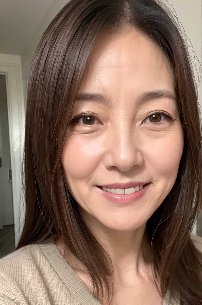 50 years old、woman、Wrinkles on the face、Dry hair、Selfie、I'm a little overweight
