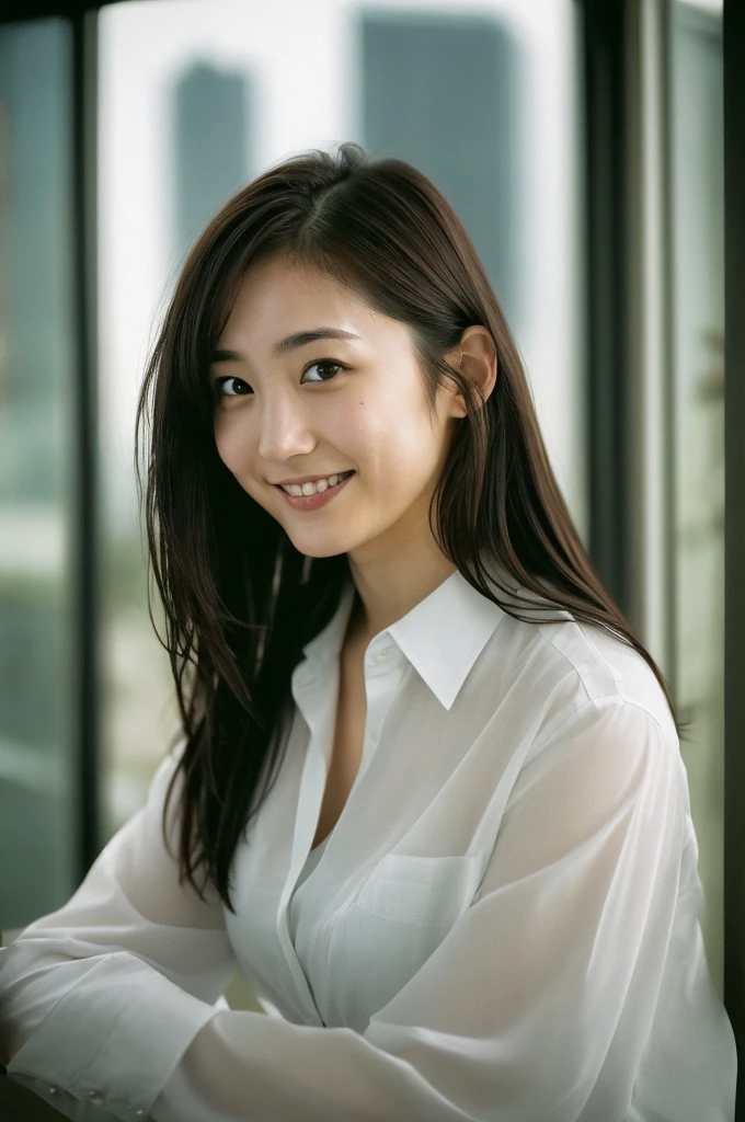 (((One girl,alone))),(Highly realistic photos, High resolution, Detailed face, Beautiful Eyes) Japanese women, 21 years old, Cute face, alone:1, Nice body, Plump figure, Medium chest, ,Hairstyle, Take a photo book,Blade Runner,shirt、Healthy Body,smile,Thighs
