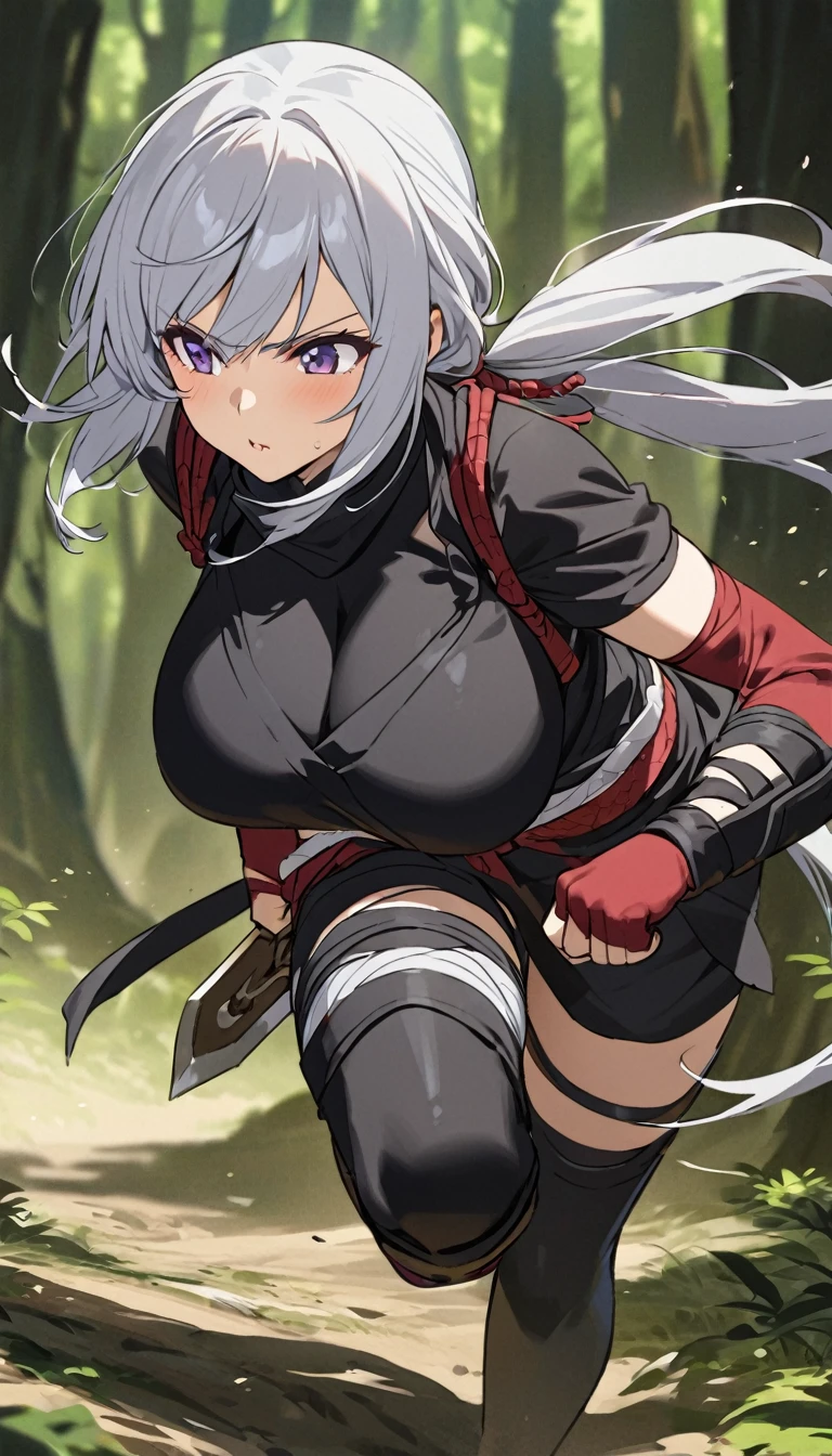 Big Breasts、Female Ninja、Silver Hair、Low Ponytail、Crouched down and running、Start the fight with a dagger、in the forest