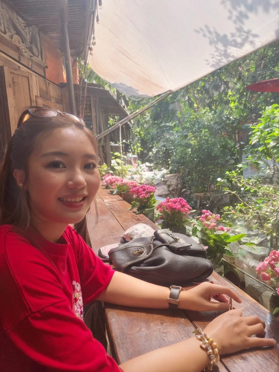 ((cute little、Beautiful Thai girl、1 woman in、age25、Highly detailed facial and skin texture、hyperdetailed face、ultradetailed eyes、teak、teakを塗ったピンクの頬、close-up of woman、bustup、frontage、cute little、smooth white skin、Transparent skin texture、))、(dark brown hair、bangss)、Looking at the camera、Beautiful Women in Perfect Style:1.4、Thai models、Young gravure idols、若いcute littleグラビアアイドル、Realistic Young Gravure Idol、sophisticated gravure idol、((top-quality、in 8K、masterpiece:1.3))、(4K、RAW Photography、top-quality)、(reallistic、フォトreallistic:1.37)、Place a person across the screen、natural soft light、poneyTail、full body and head、refinement