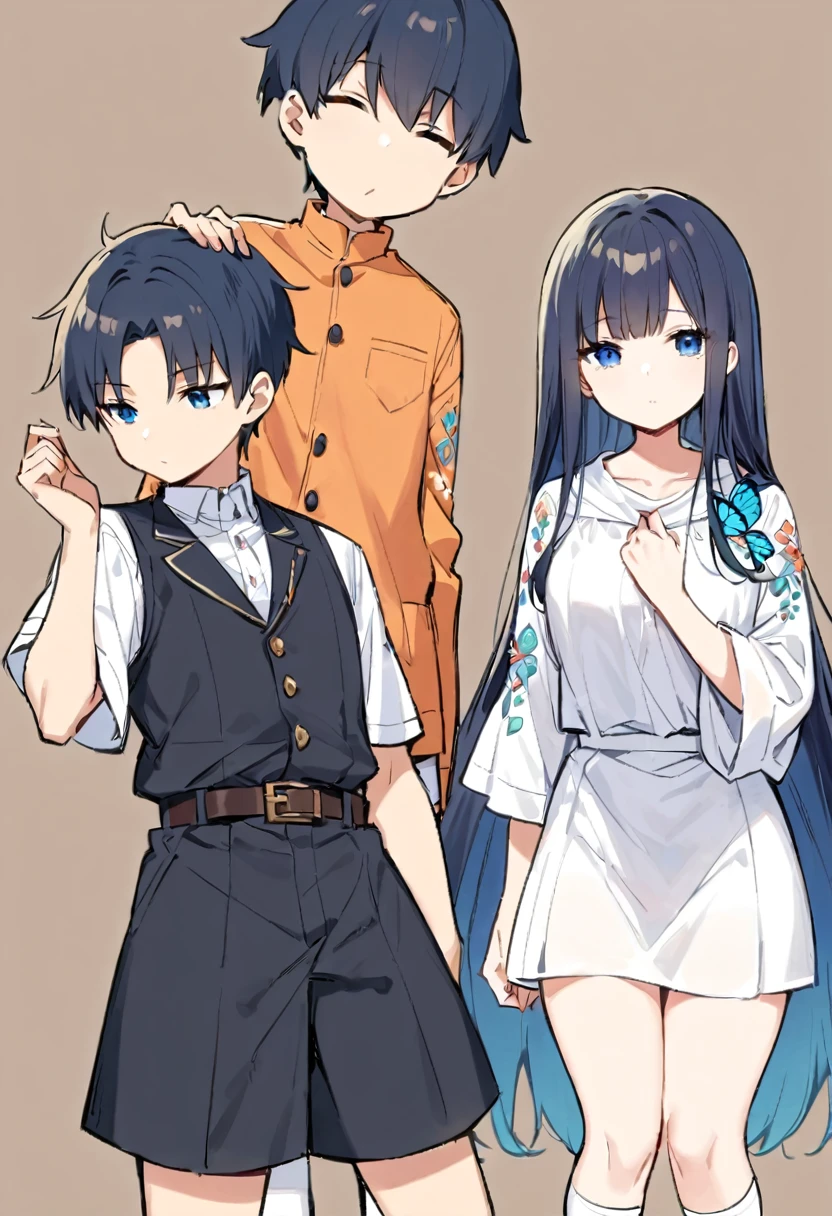 Of short stature, with a small muscular structure, full thighs, having light blue eyes and dark blue hair. He usually fastens his hair with a cyan butterfly bow behind his head.
In terms of clothing, Lloyd usually wears a white blouse with embroidery in the middle and a cyan band on the sleeves. He complements the look with a closed cyan vest, which has four buttons on the four upper and lower sides. Below, he wears short shorts of the same color, which is held by two belts - one on each side - that go down to the shoulder and goes down to behind the shorts. Her white socks extend to her knees, while her dark-colored shoes are closed with a type of velcro.