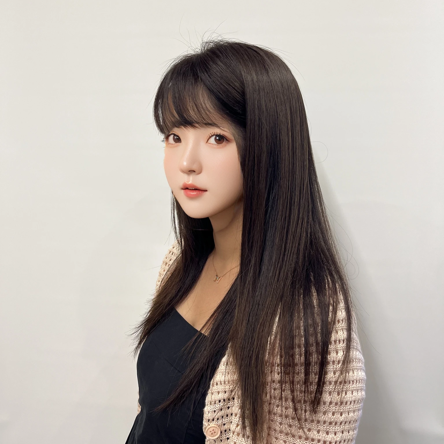Best Quality, 8k, Masterpiece, (Portrait: 1.3), (photo realistic:1.4), (hyper realistic:1.4), Sharp Focus, looking at viewer, (smoother lighting:1.1), (increase cinematic lighting quality:0.9), realistic lighting, backlighting, light on face, ray trace, (brightening light:1.2), (Increase quality:1.4), sharp detail, (best quality real texture skin:1.4), finely detailed eyes, finely detailed face, 25 year old Korean woman