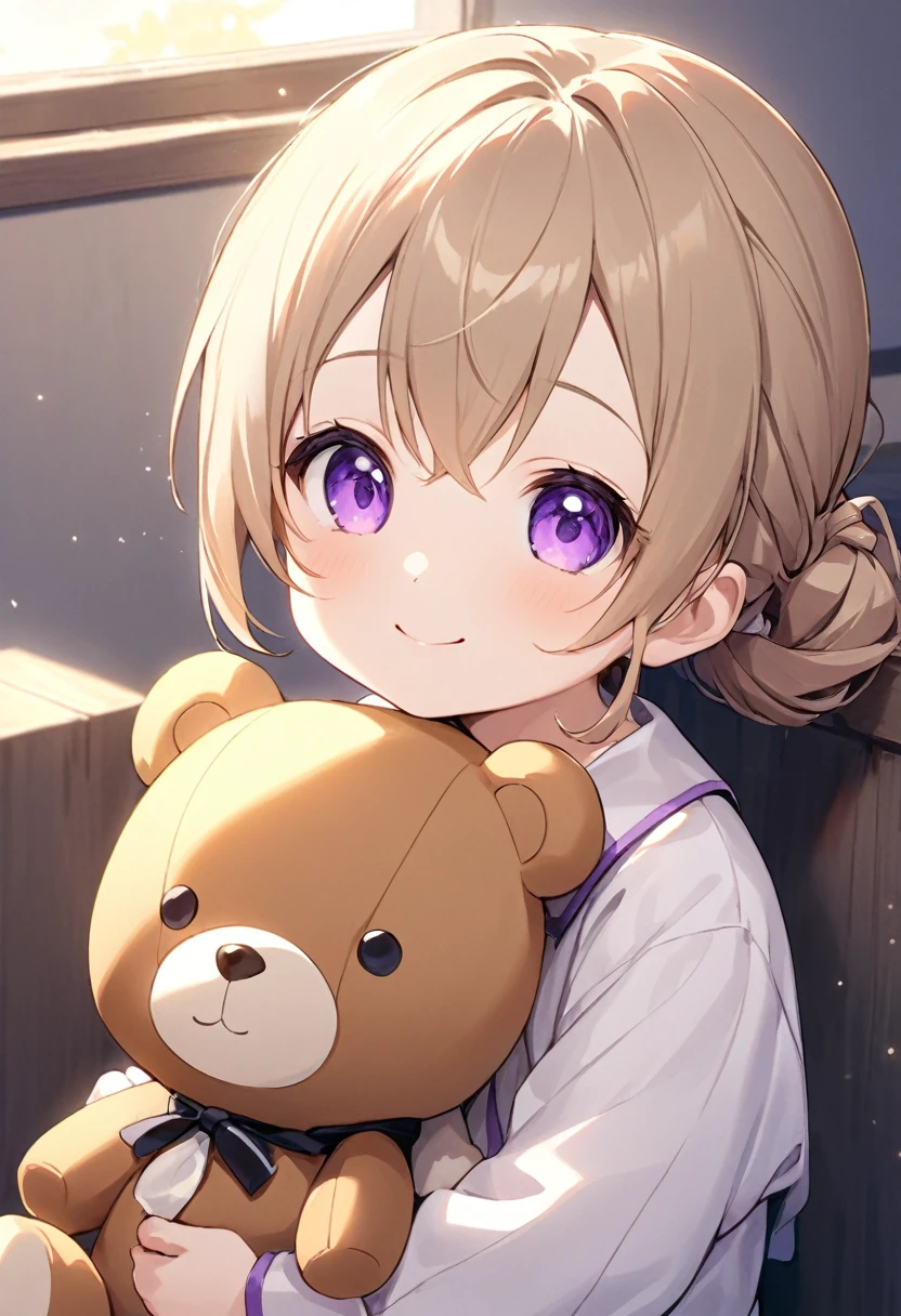 。。Light brown hair。Purple Eyes。Hair tied loosely。smile。Gentle atmosphere。He has a small teddy bear、