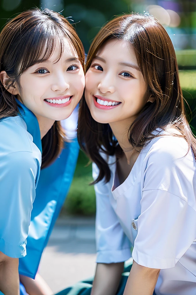 Dental hygienist, only two women 横並び smile 白色の医療スクラブ着用 日本人 黒髪 20代前半女性 Upper body close-up high resolution high resolution Highest quality smile Shooting outside