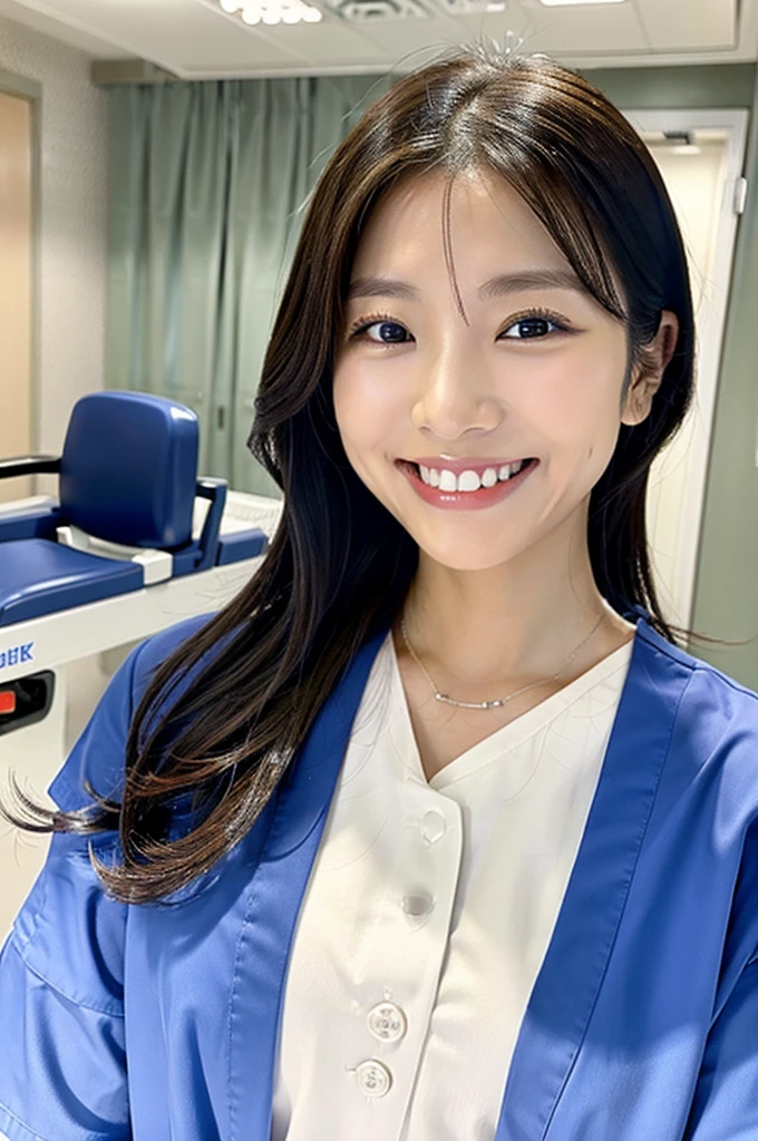 Dental hygienist, only two women　横並び smile 白色の医療スクラブ着用 日本人 黒髪 20代前半女性　Upper body close-up　high resolution　high resolution　Highest quality　smile　Photo shoot in the hospital
