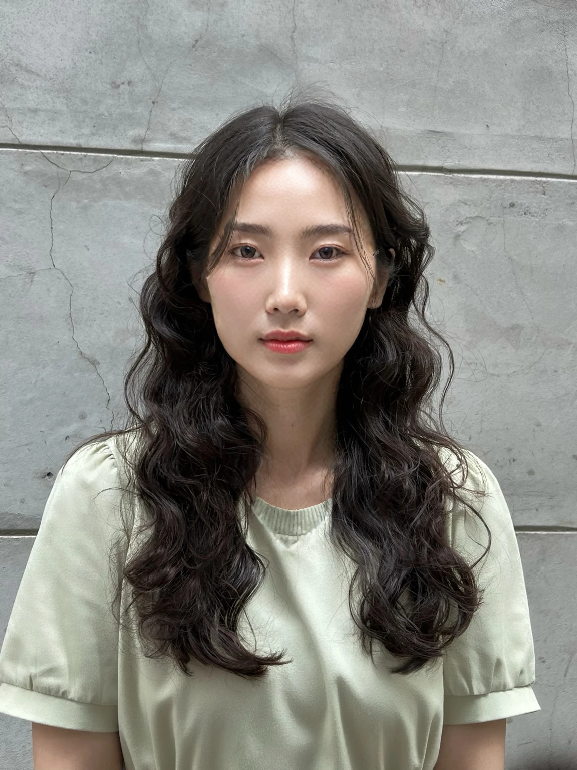 Best Quality, 8k, Masterpiece, (Portrait: 1.3), (photo realistic:1.4), (hyper realistic:1.4), Sharp Focus, looking at viewer, (smoother lighting:1.1), (increase cinematic lighting quality:0.9), realistic lighting, backlighting, light on face, ray trace, (brightening light:1.2), (Increase quality:1.4), sharp detail, (best quality real texture skin:1.4), finely detailed eyes, black_eyes, finely detailed face, 25 year old Korean woman
