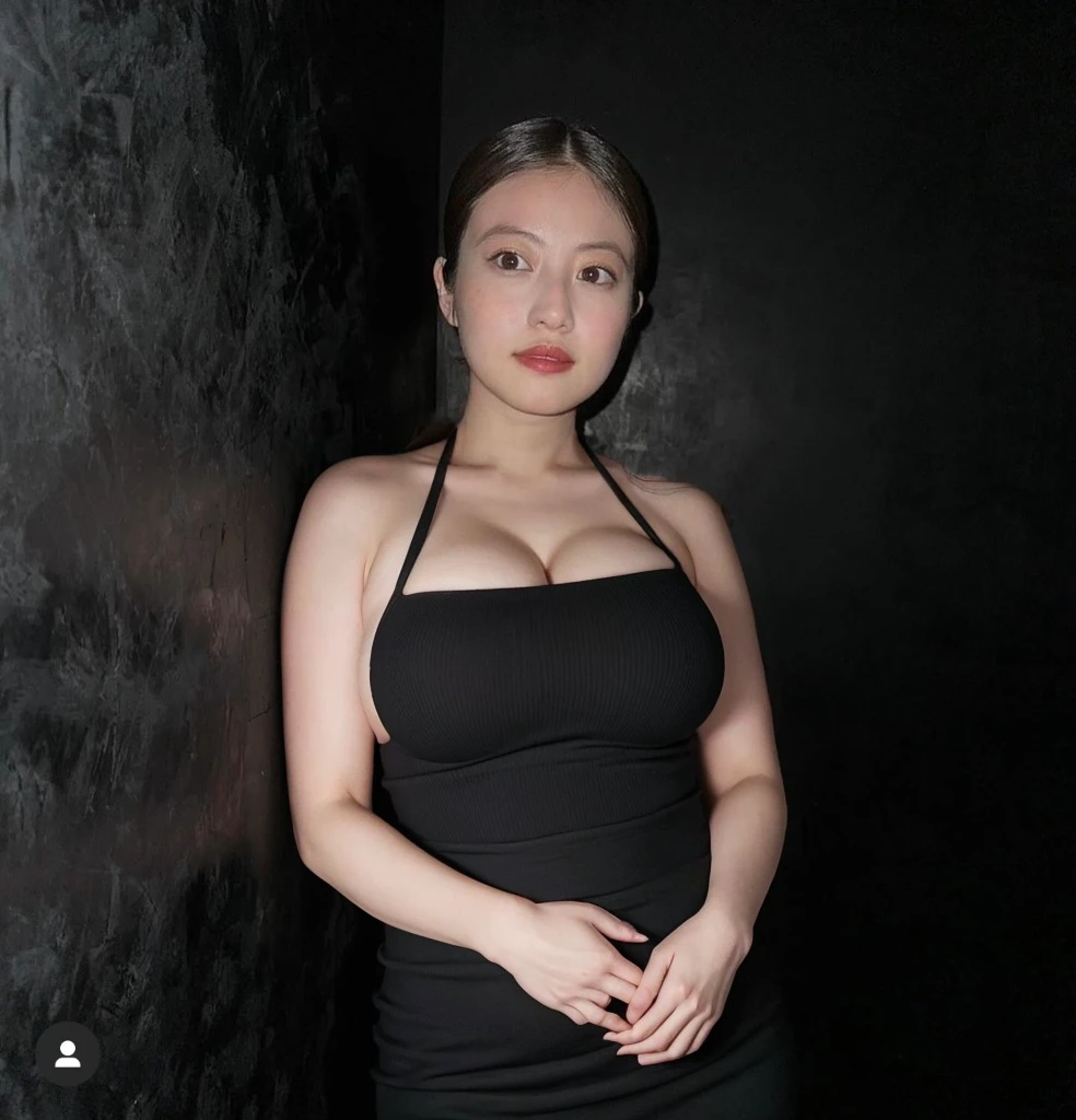 Chubby, Big Breasts, tits, chic, Sexy Girl, sfw Big Breasts, She has a plump, round belly, Yoshitomo Nara, Big Breasts!, Big Breasts!!, Cute Core, 彼女はtits, Angela White