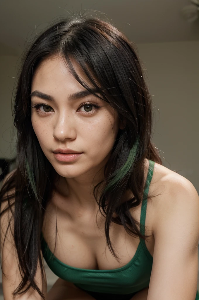 She has an oval face with high cheekbones, a defined jawline is Asian, japanese. His eyes are large and almond, black in color, with long eyelashes and thick, arched eyebrows, with a small scratch on his right eyebrow. His nose is small and straight, and she has full, wide lips. His hair is black with a green streak on the left side., short and smooth, usually worn loose with a fringe that partially covers the forehead. Her skin is fair with lots of freckles on her nose and rosy cheeks.. Photo at the gym, workout clothes.