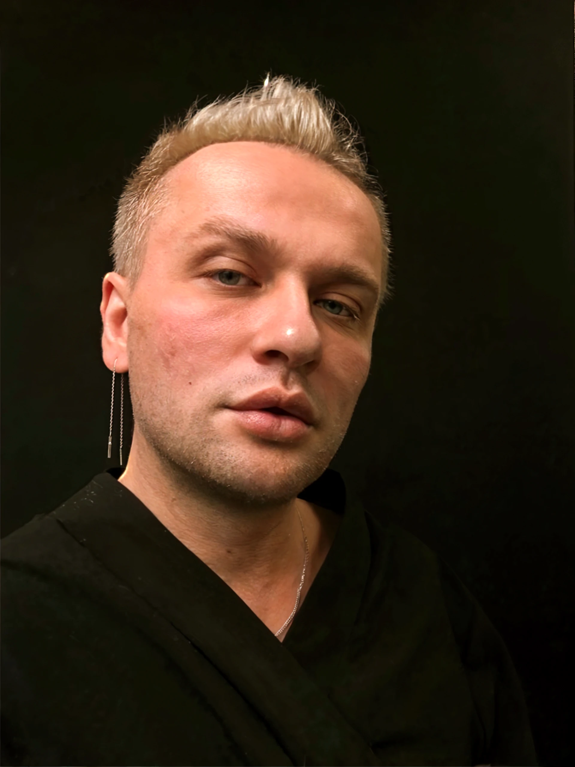 Black hair and blue eyes、Realistic white skin man, he is elegant, Intimidating face with no hair, beautiful. He is holding a bottle of black liquid in his hand..　smile、Happy expression